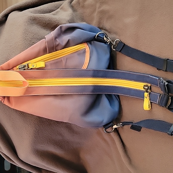 Sling/Backpack - Picture 2 of 12